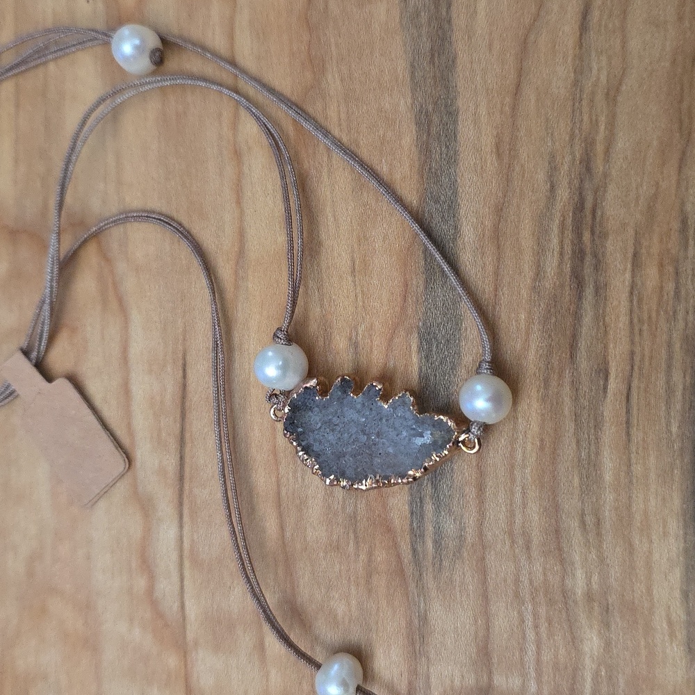 Druzy Agate Leaf with Pearl Adjustable Necklace